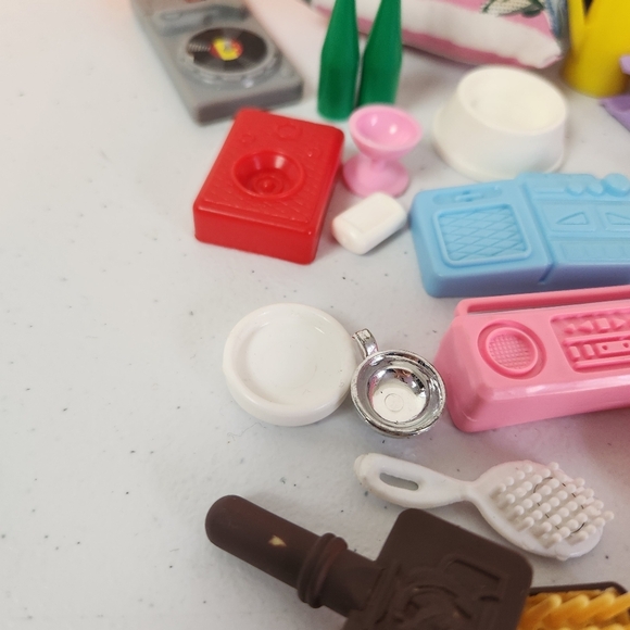 Vintage 1990s Barbie Doll House Accessories Lot Pillows Boombox Phone Dishes 90s - Picture 9 of 11